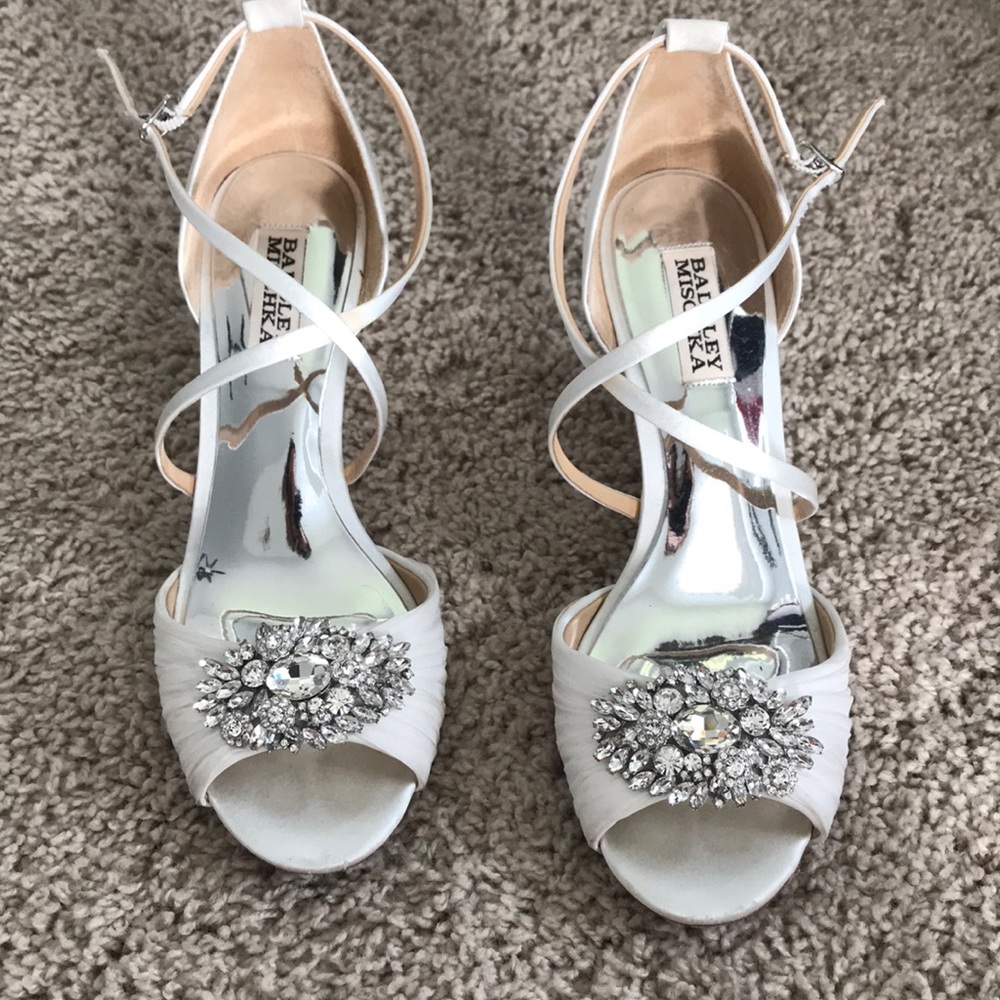 Badgley Mischka white wedding wedges Sz. 8